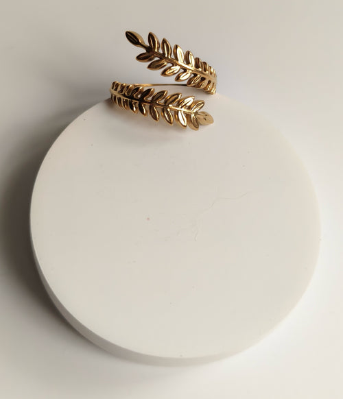 JULIÉURA’s Folia Ring
